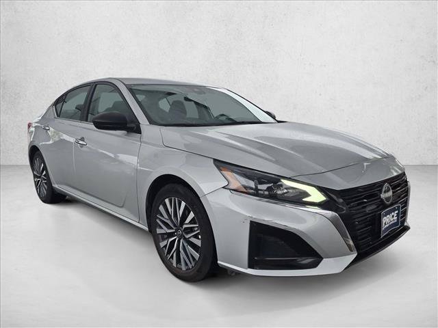 Used 2025 Nissan Altima 2.5 SV FWD image 3