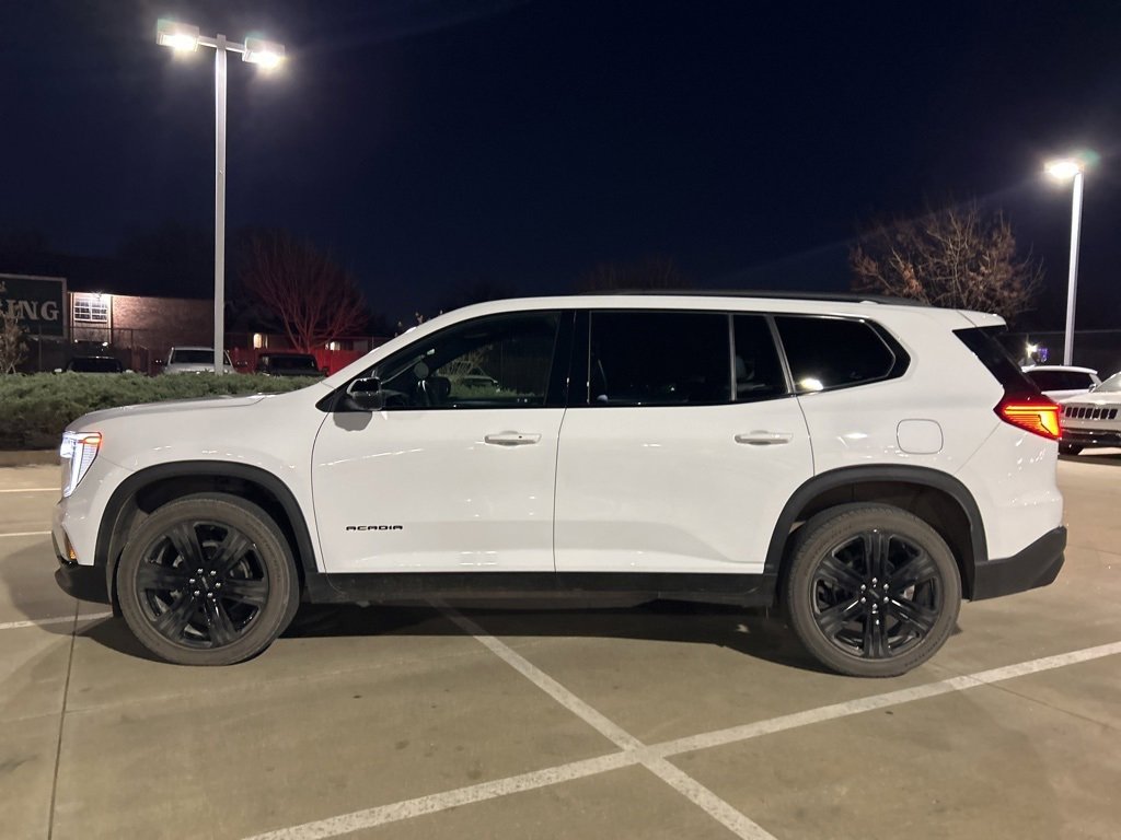 Used 2024 GMC Acadia Elevation w/ Black Edition image 5