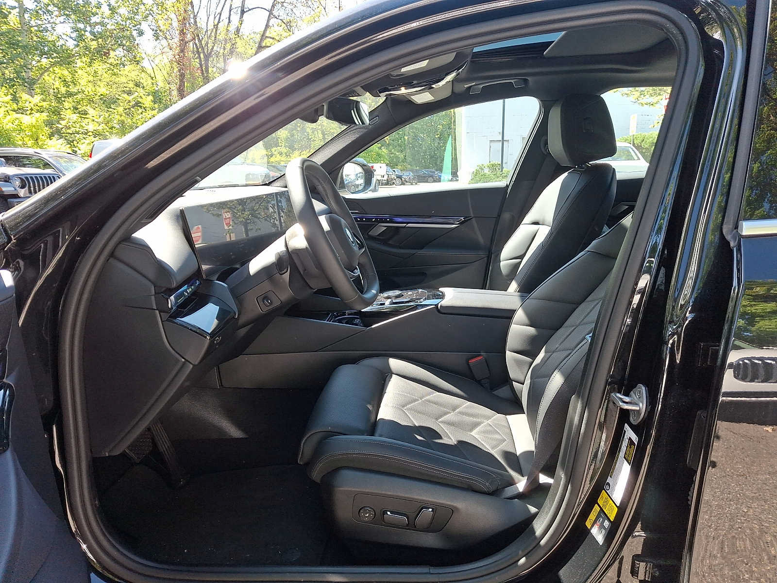 Used 2024 BMW i5 eDrive40i w/ Premium Package RWD image 13