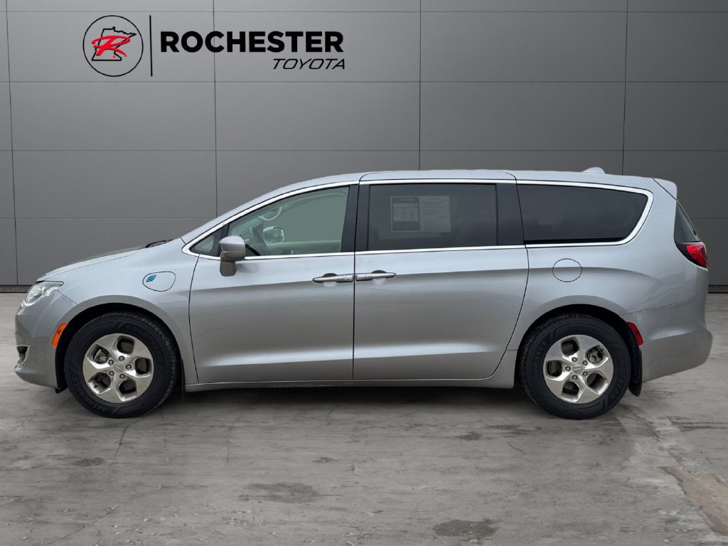 Used 2019 Chrysler Pacifica Touring Plus FWD image 2