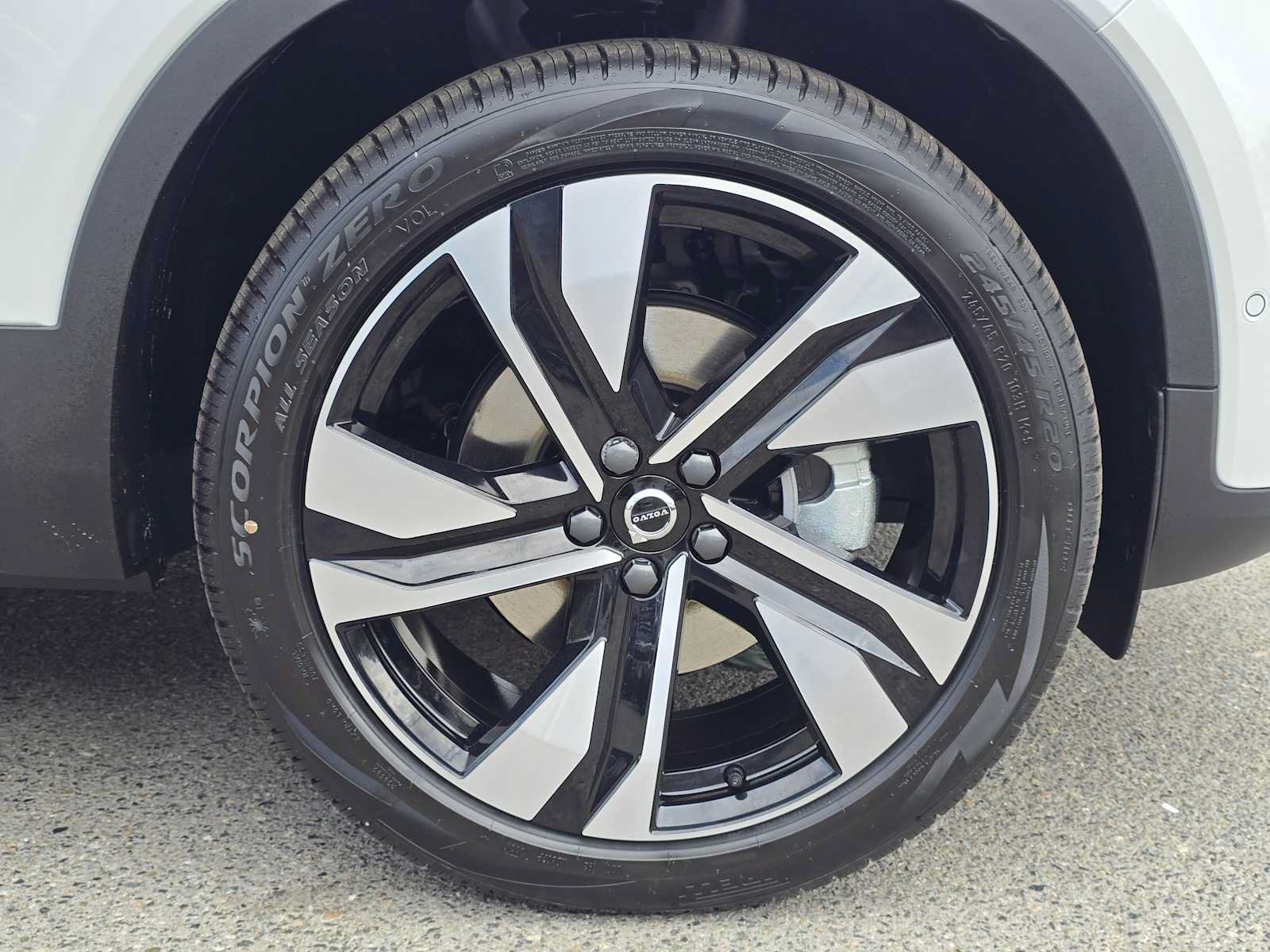 New 2026 Volvo XC40 B5 Plus w/ Protection Package Premier AWD/4WD image 9