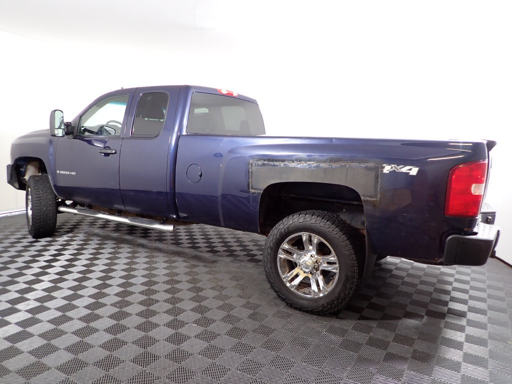 Used 2009 Chevrolet Silverado 3500 LT w/ Interior Plus Package AWD/4WD image 9