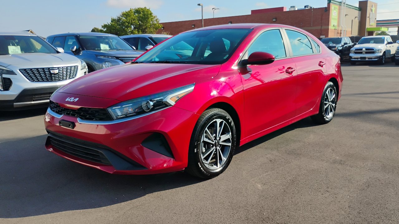 Used 2024 Kia Forte LXS image 3