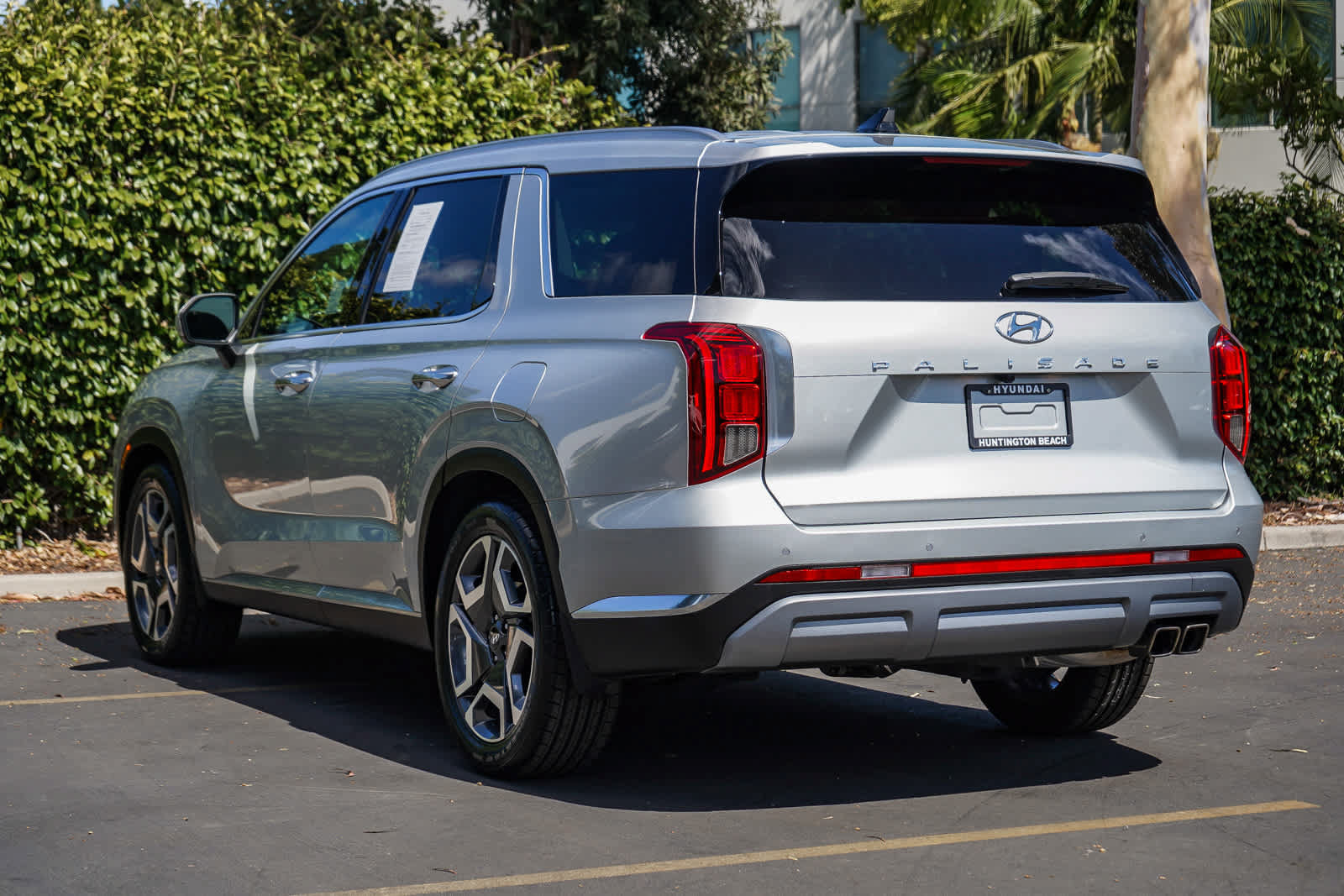 Used 2023 Hyundai Palisade Limited w/ Cargo Package FWD image 4