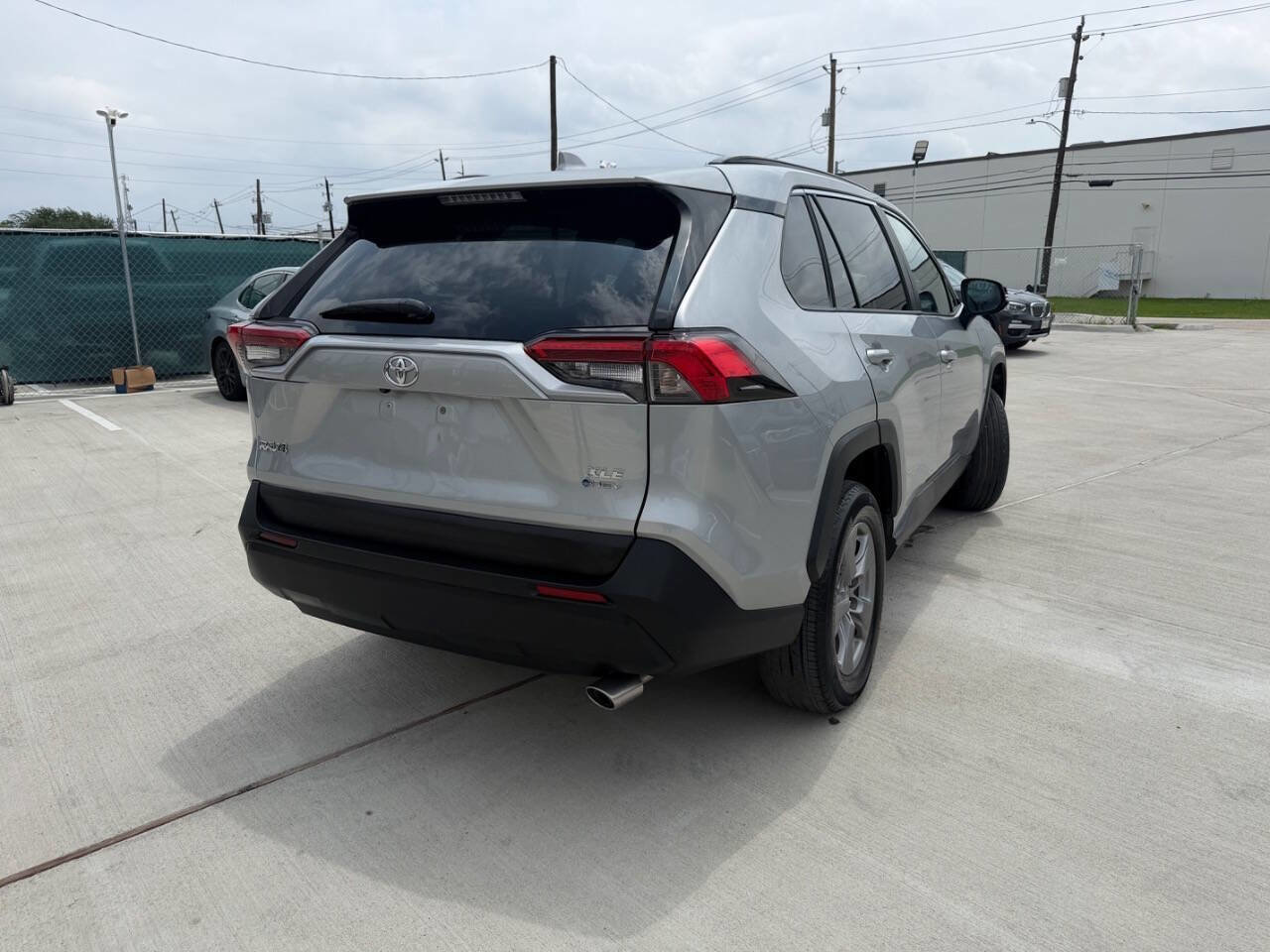 Used 2025 Toyota RAV4 XLE AWD/4WD image 3