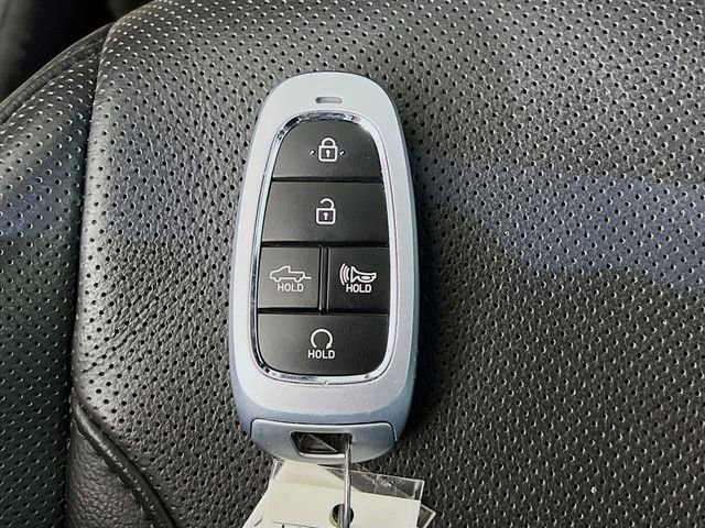 Used 2023 Hyundai Santa Cruz Limited image 13