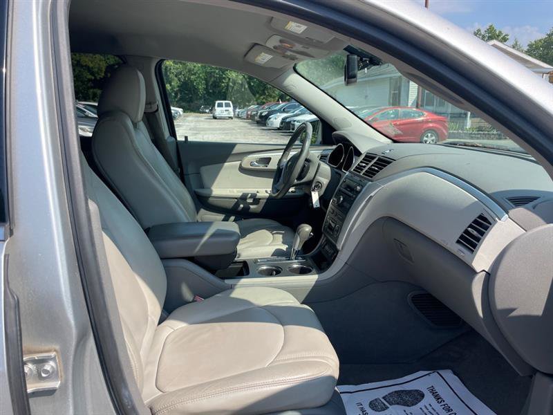 Used 2010 Chevrolet Traverse LT FWD image 14