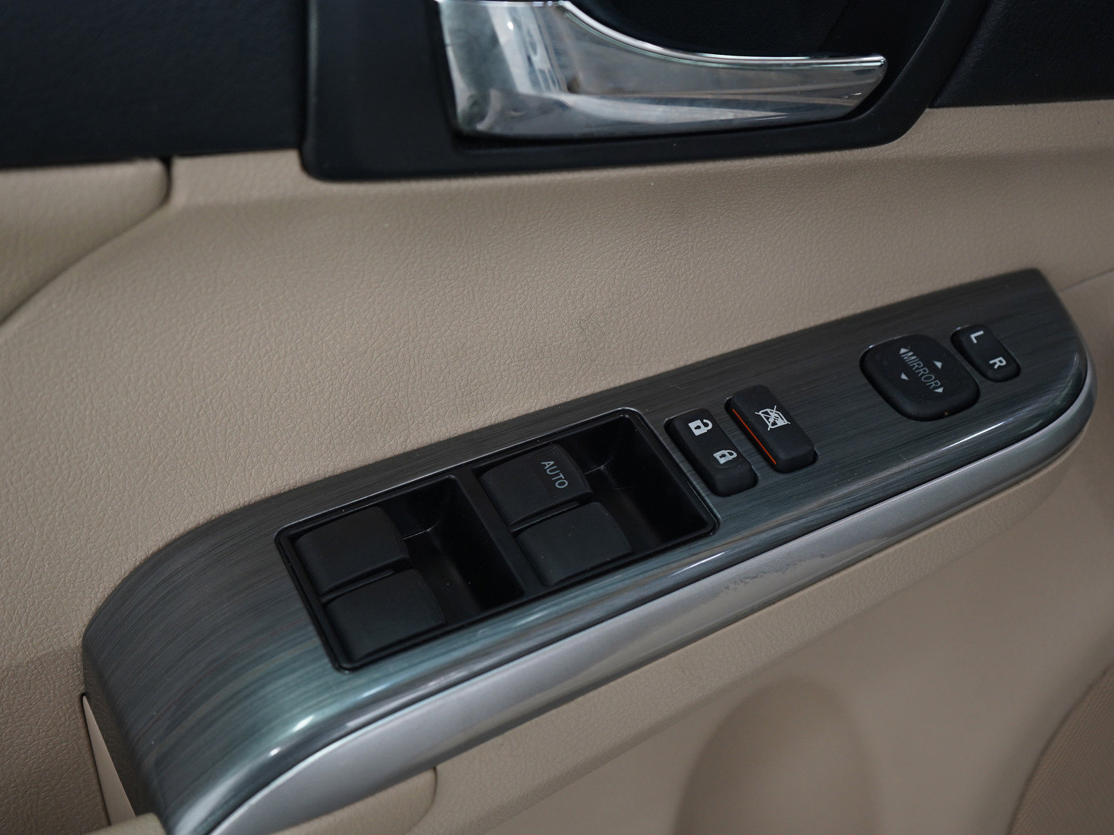 Used 2013 Toyota Camry XLE w/ Leather Pkg FWD image 19