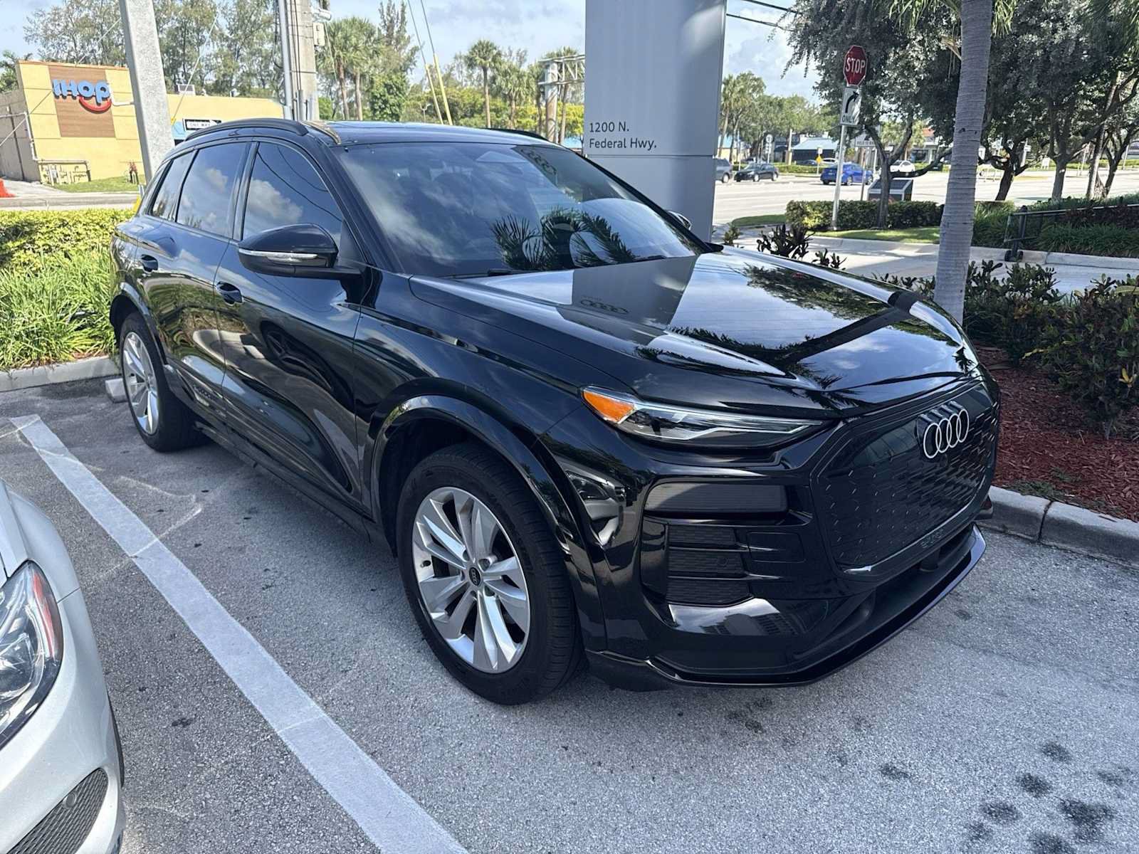 Used 2025 Audi Q6 e-tron Premium w/ Convenience Package