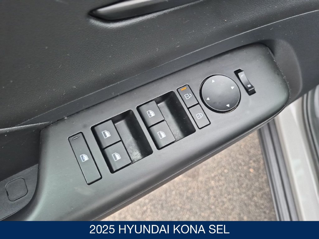Certified 2025 Hyundai Kona SEL AWD/4WD image 12