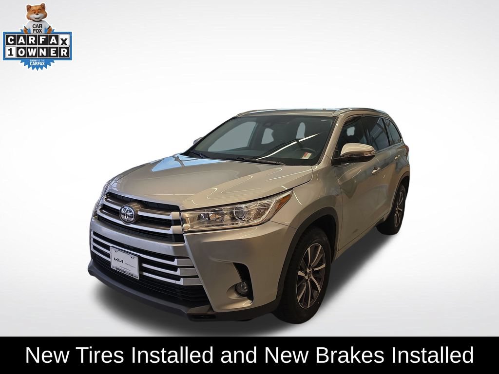 Used 2018 Toyota Highlander XLE FWD image 1
