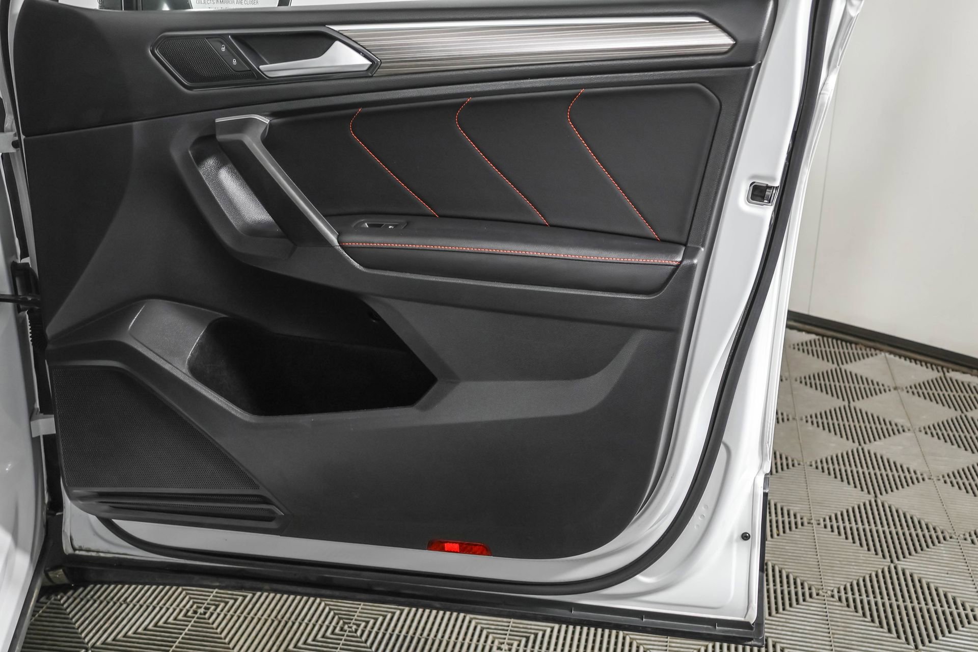 Used 2024 Volkswagen Tiguan Wolfsburg Edition image 47
