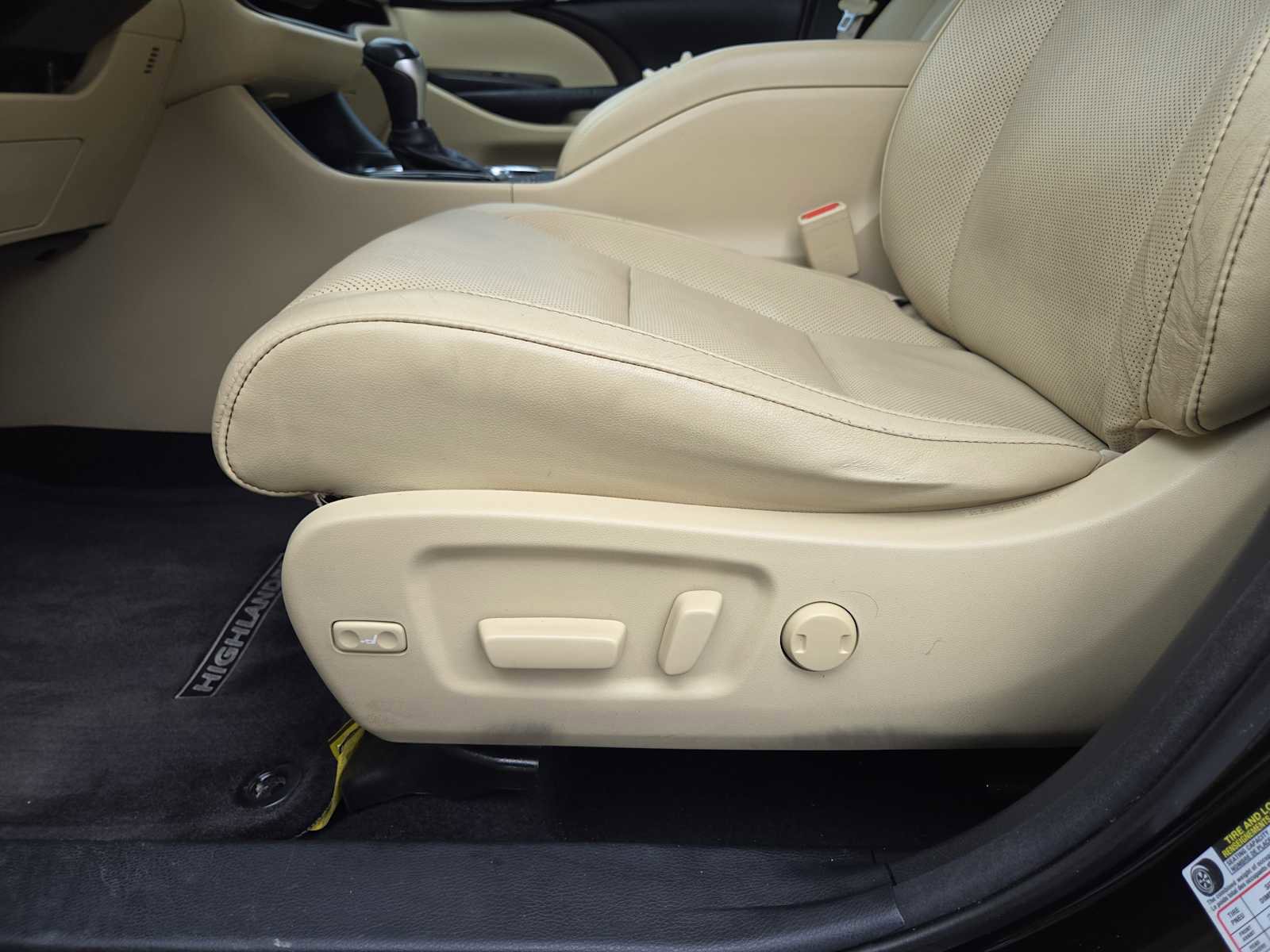 Used 2015 Toyota Highlander Limited FWD image 23