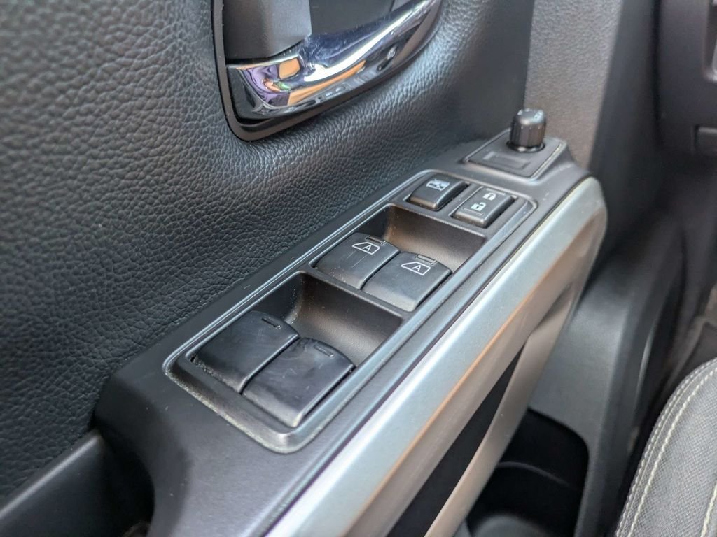 Used 2021 Nissan Titan SV w/ SV Convenience Package AWD/4WD image 25