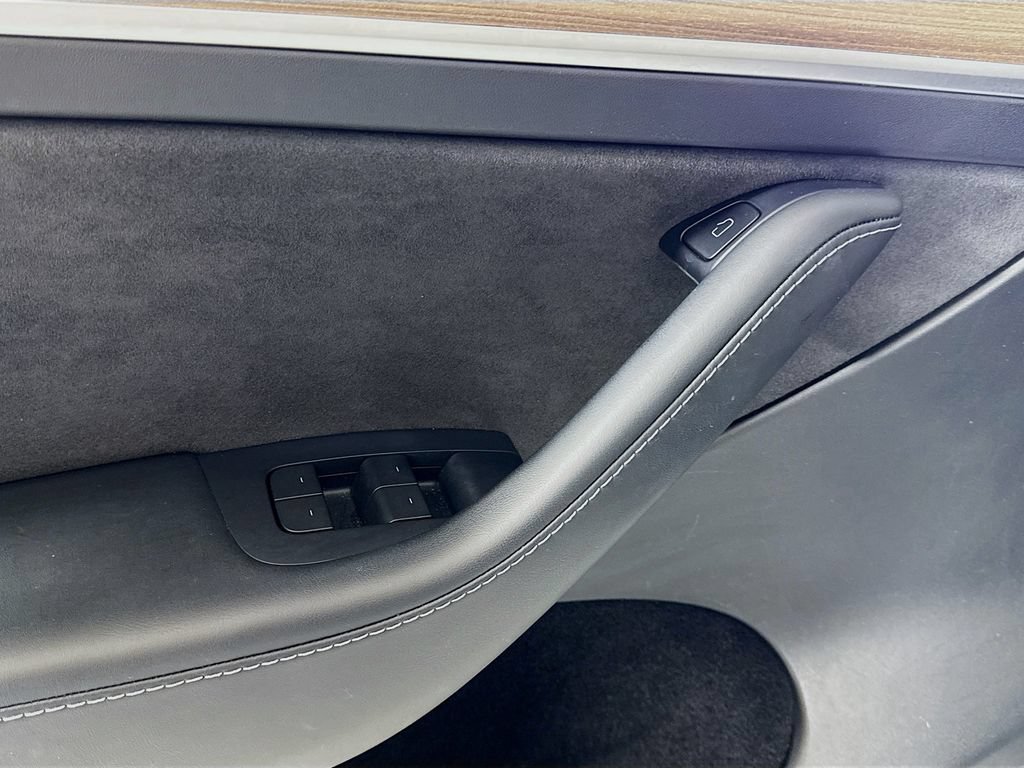 Used 2023 Tesla Model Y Long Range AWD/4WD image 16