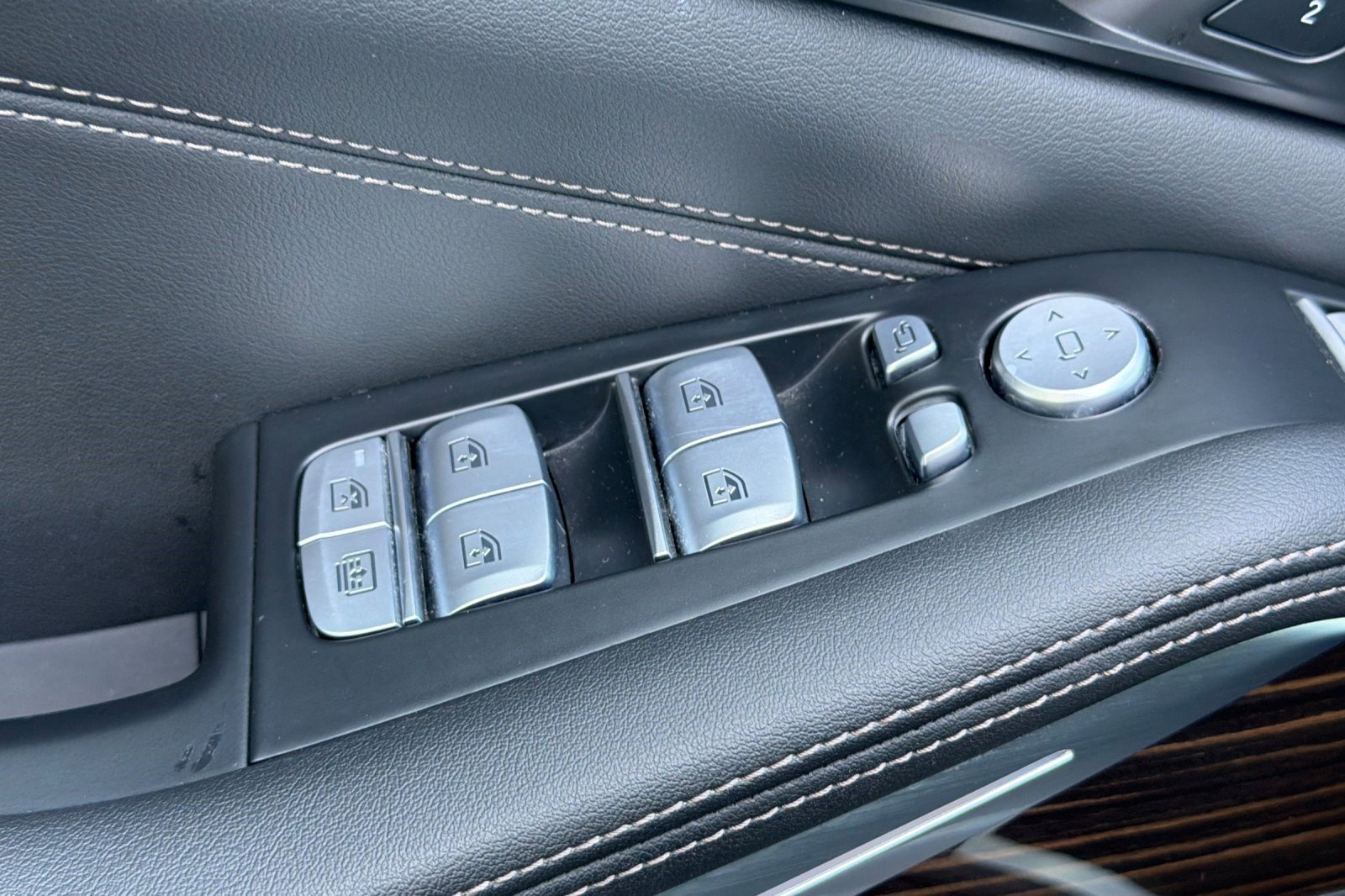 Certified 2025 BMW X7 xDrive40i image 13