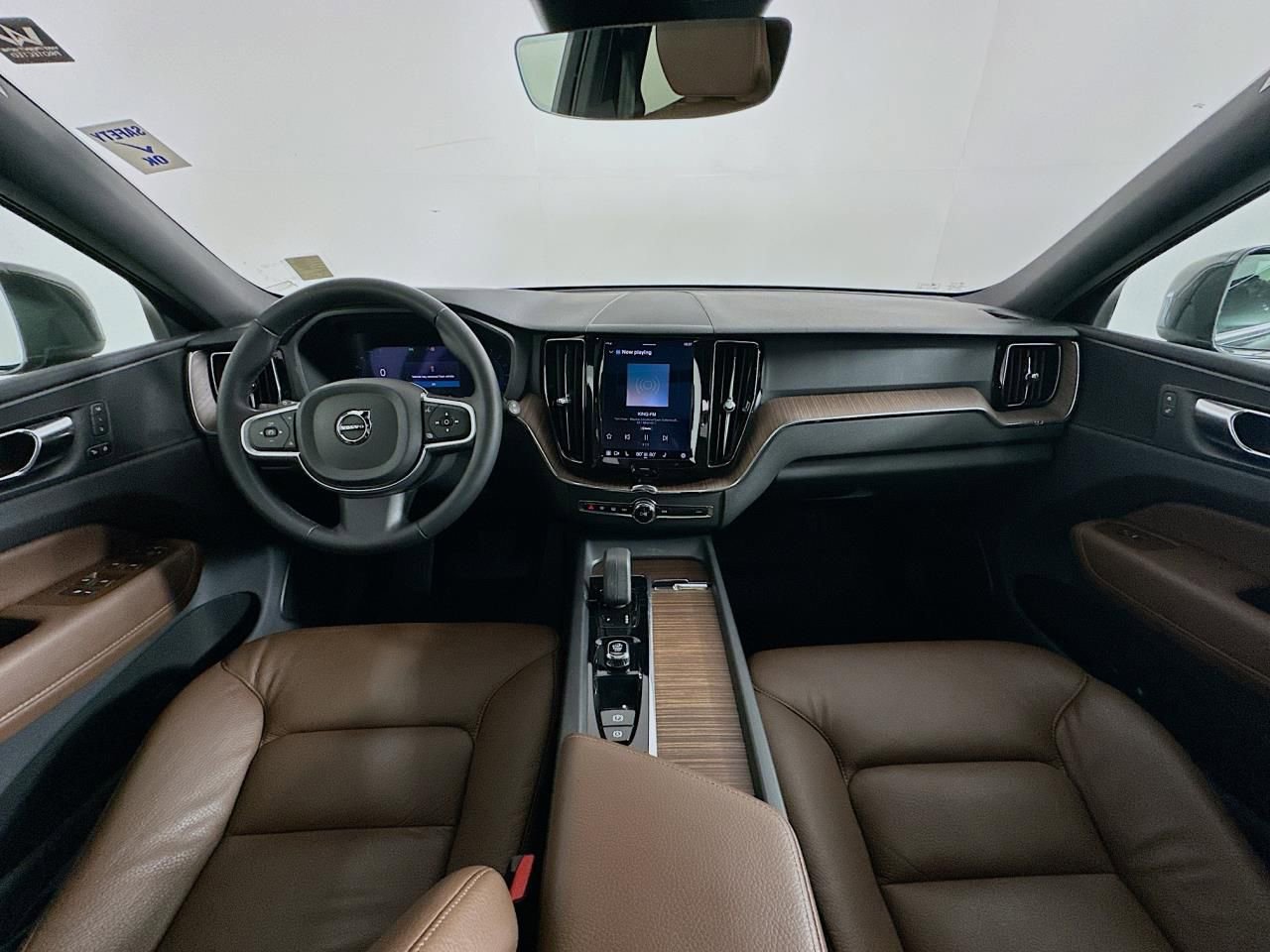 Used 2022 Volvo XC60 B5 Momentum AWD/4WD image 10