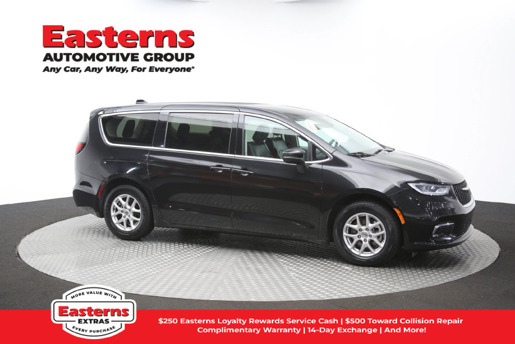 Used 2023 Chrysler Pacifica Touring-L FWD image 50