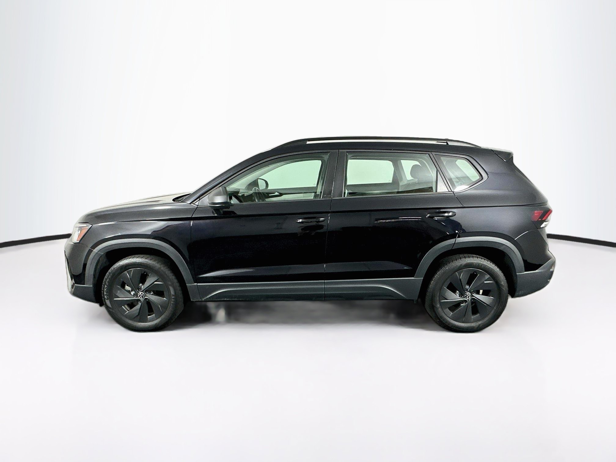 Used 2025 Volkswagen Taos S FWD image 4