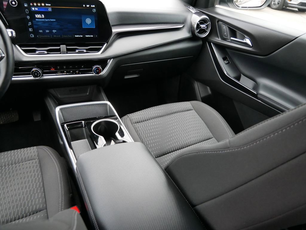 Used 2025 Chevrolet Equinox LT AWD/4WD image 19