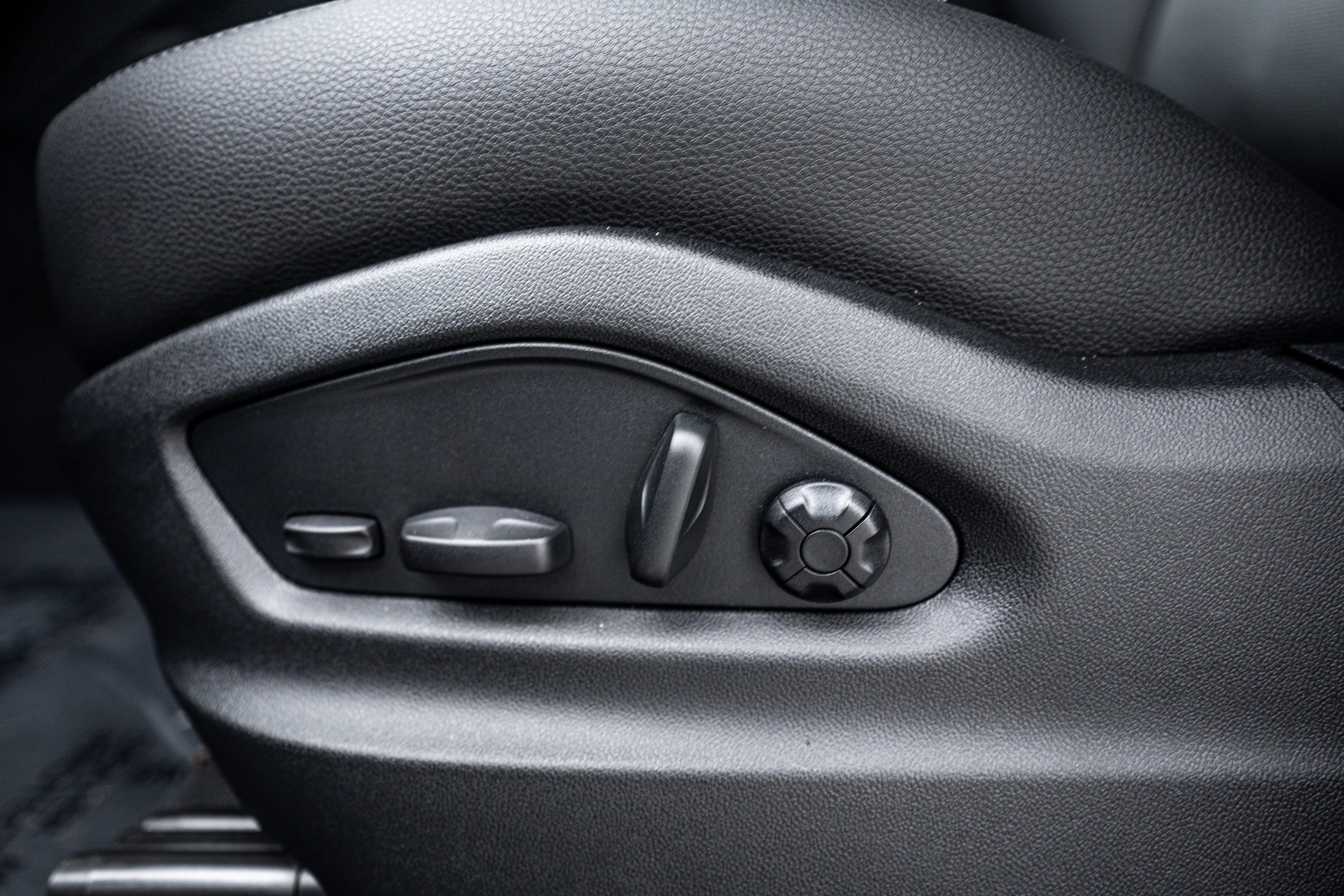 Certified 2026 Porsche Cayenne AWD/4WD image 19