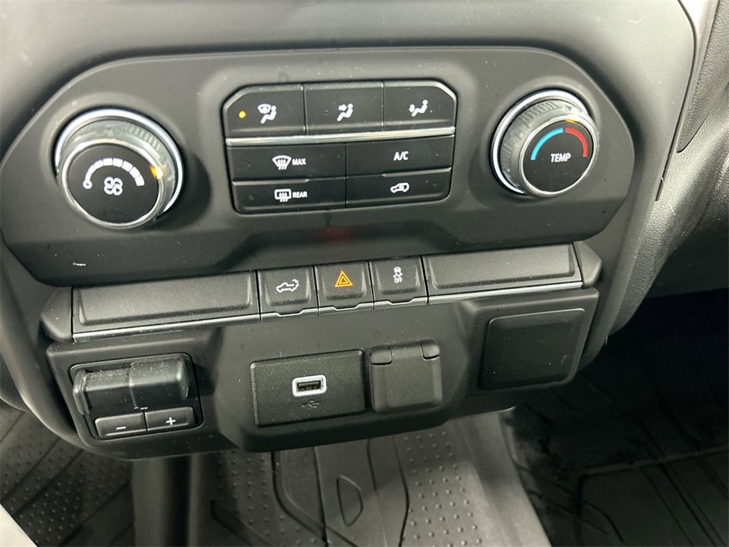 Used 2020 Chevrolet Silverado 2500 Custom w/ Custom Value Package image 16