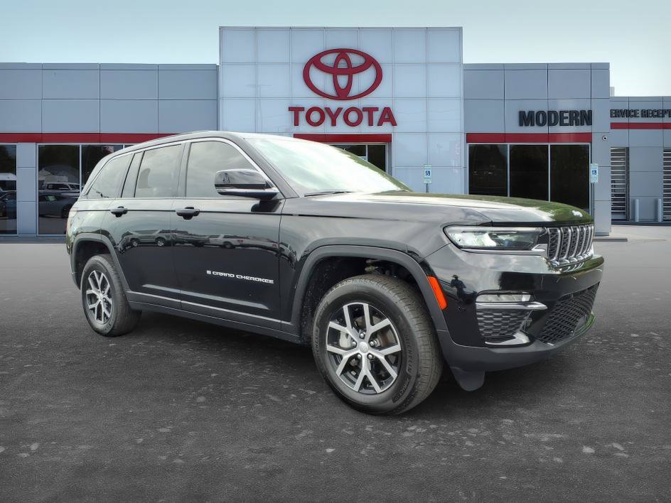 Used 2025 Jeep Grand Cherokee Limited AWD/4WD image 9