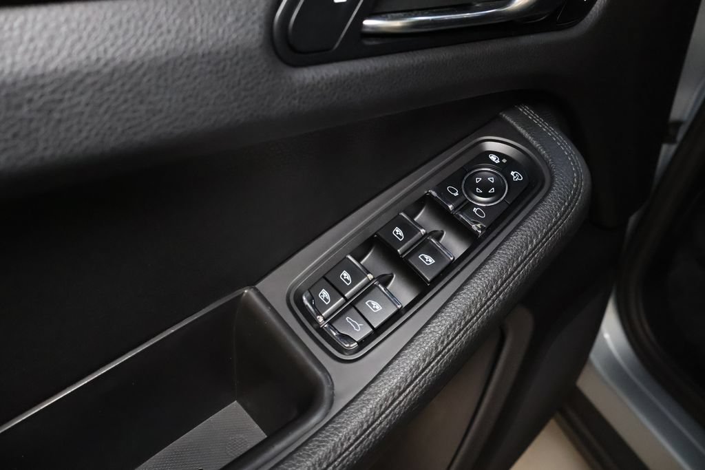 Used 2019 Porsche Macan AWD/4WD image 12