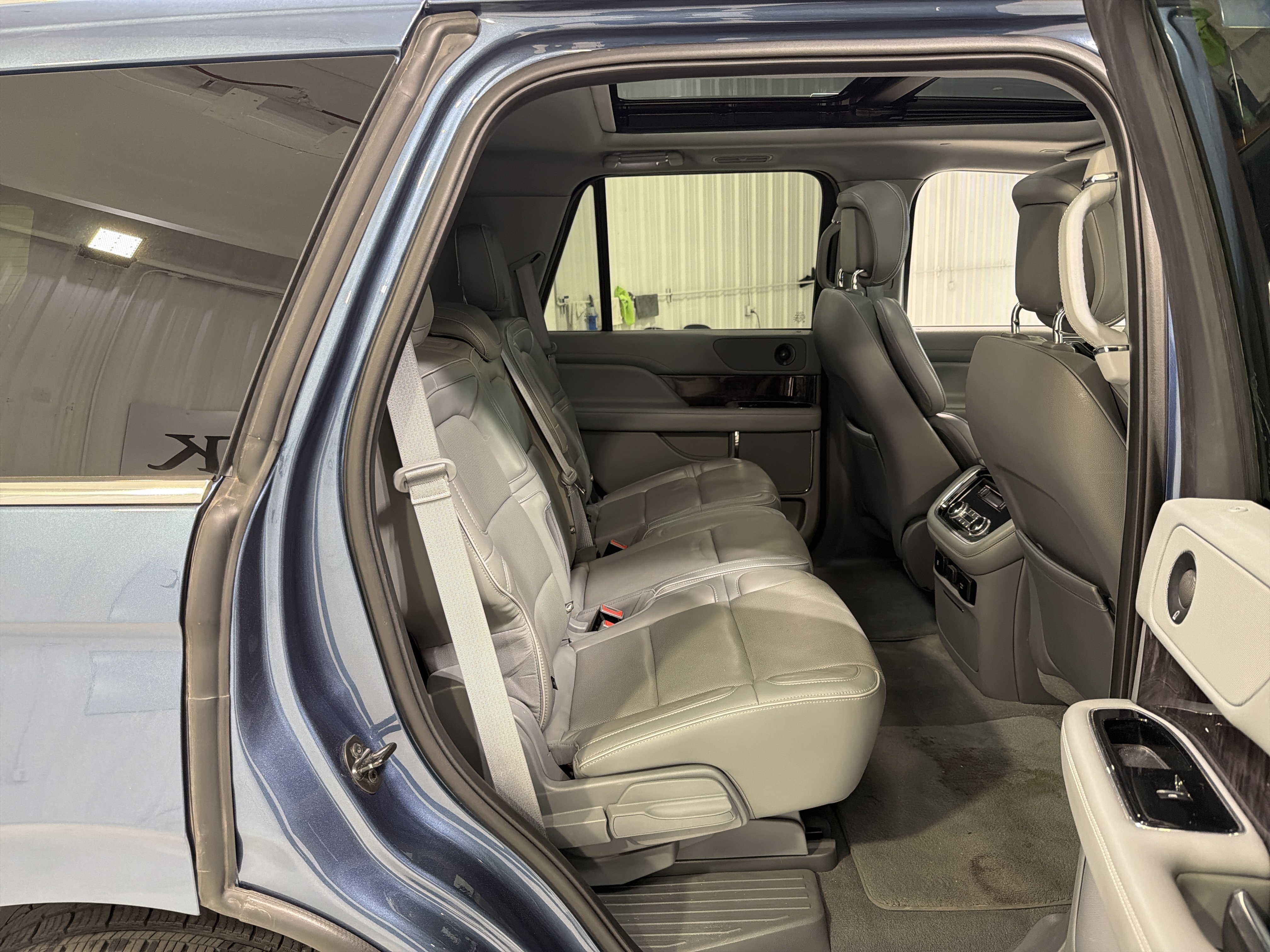 Used 2019 Lincoln Navigator Select RWD image 6