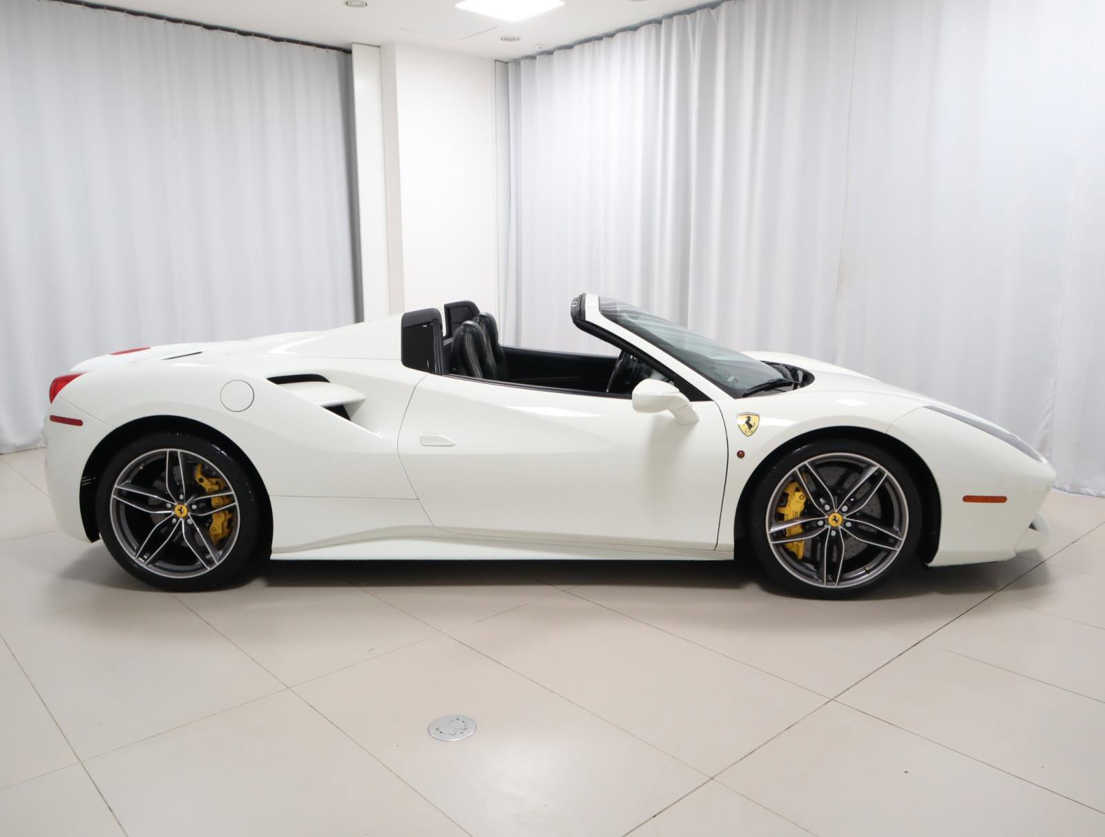Used 2018 Ferrari 488 Spider Convertible RWD image 8