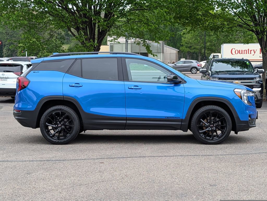 Used 2024 GMC Terrain SLT w/ Elevation Edition AWD/4WD image 15