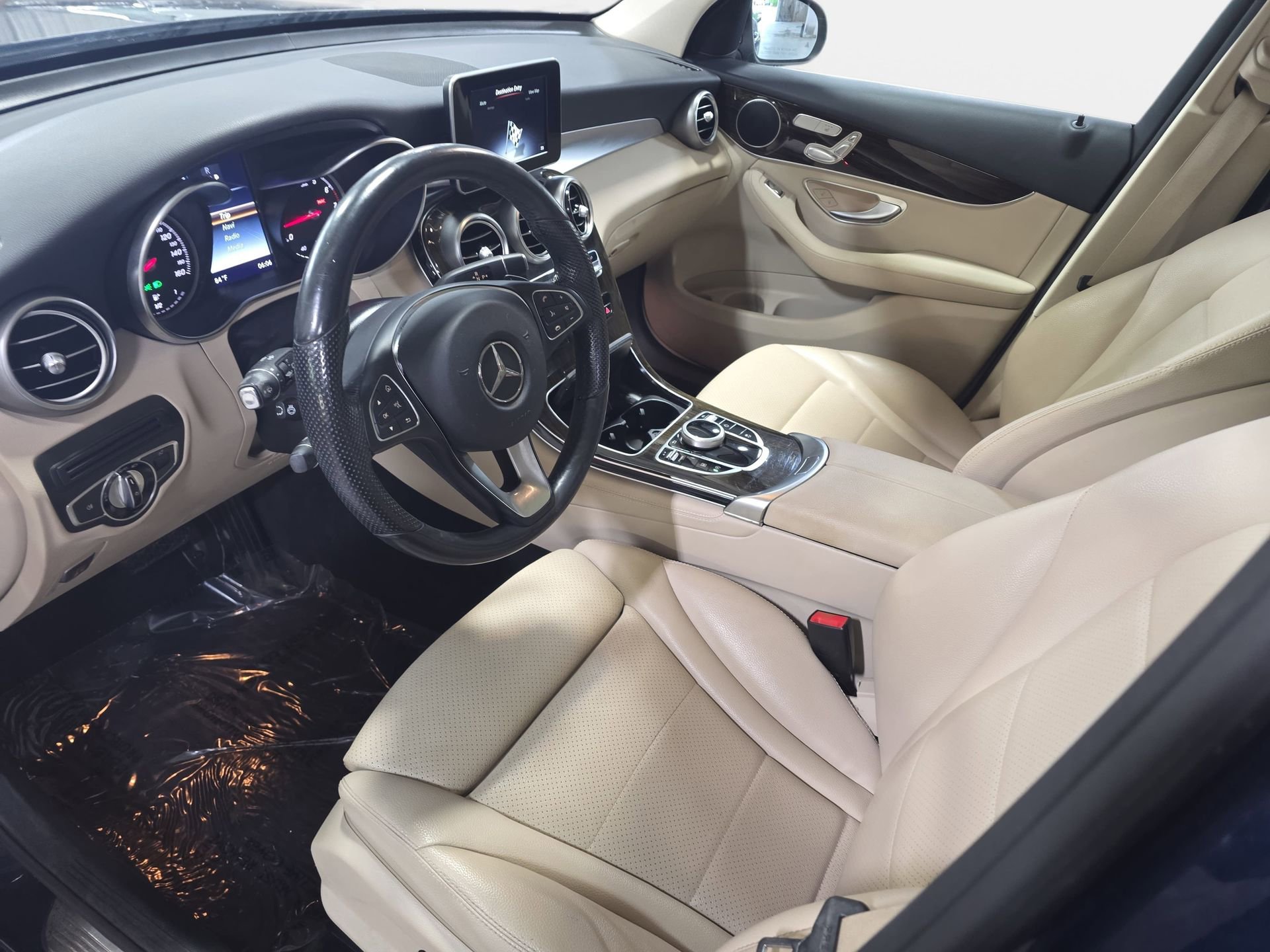 Used 2017 Mercedes-Benz GLC 300 4MATIC image 16