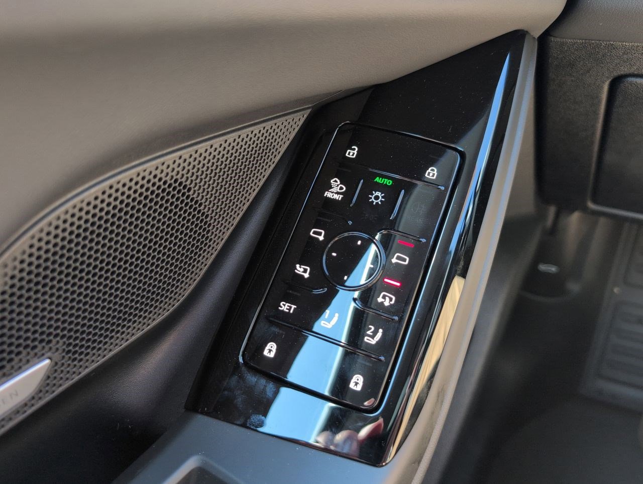 New 2025 Audi A6 e-tron Premium Plus image 14