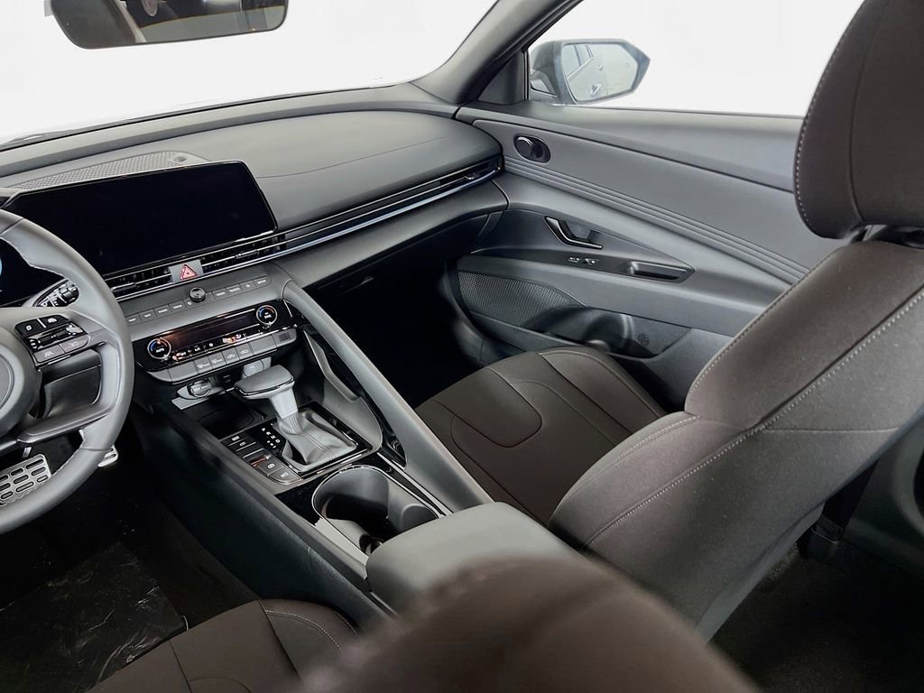 Certified 2025 Hyundai Elantra SEL image 21