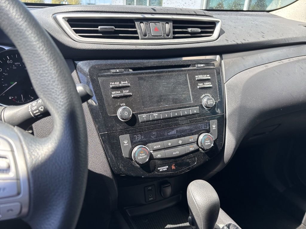 Used 2015 Nissan Rogue SV w/ SV Family Package image 11