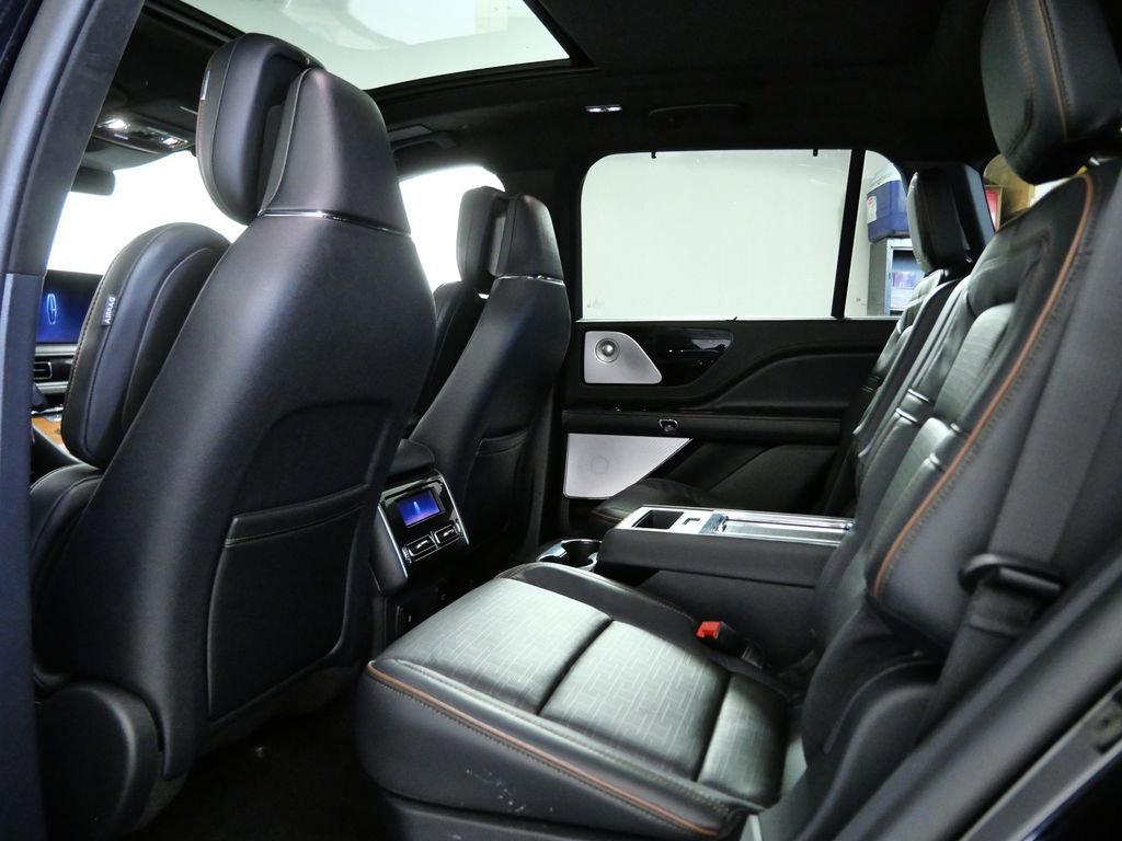 Certified 2025 Lincoln Aviator Black Label AWD/4WD image 14