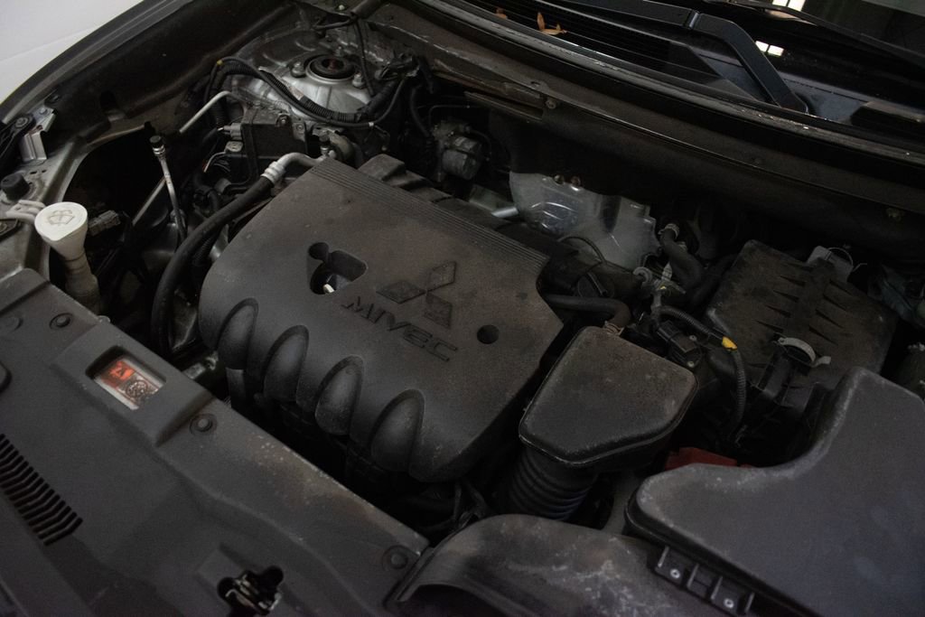 Used 2019 Mitsubishi Outlander AWD image 10