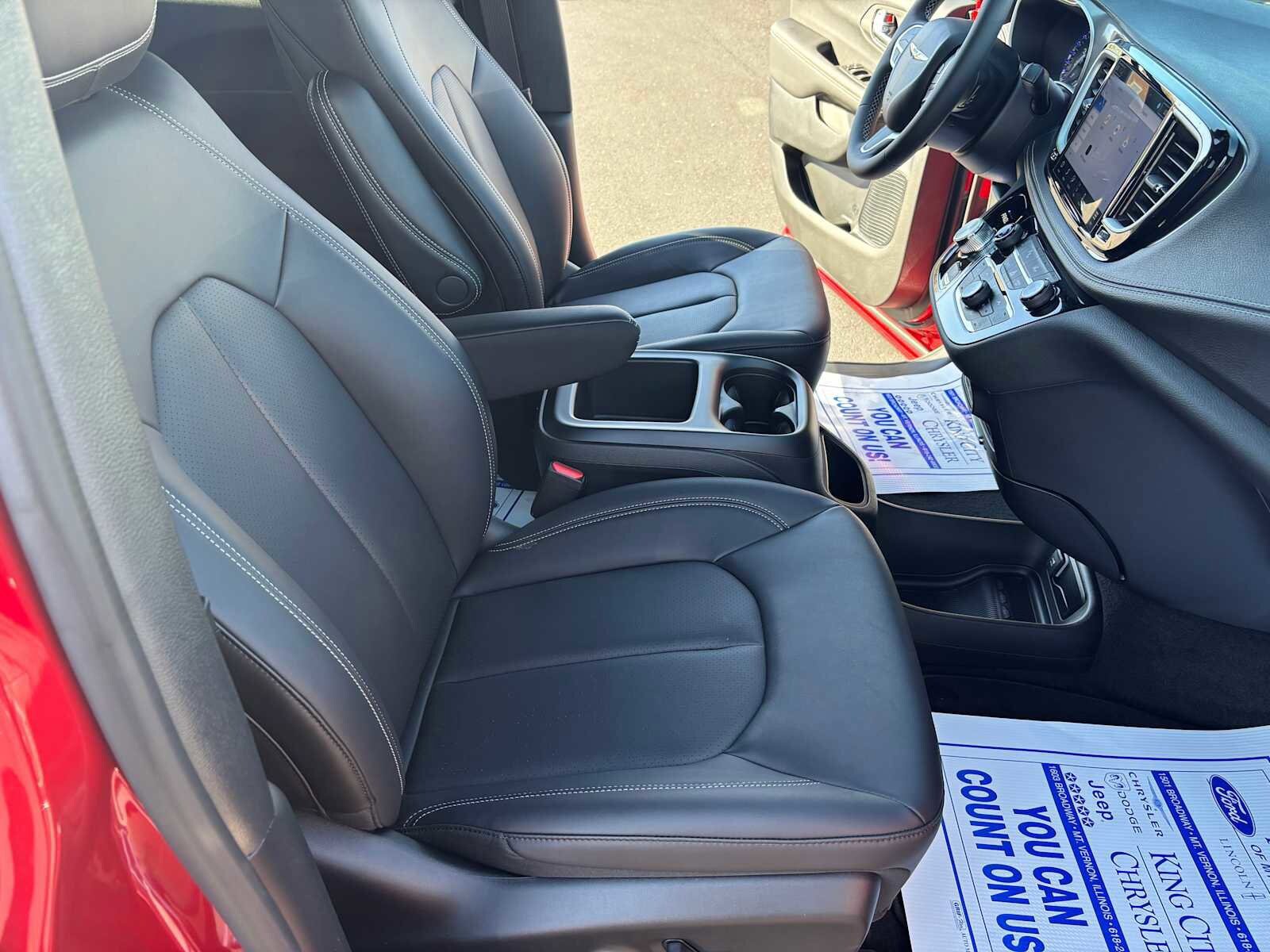 New 2026 Chrysler Pacifica Select image 17