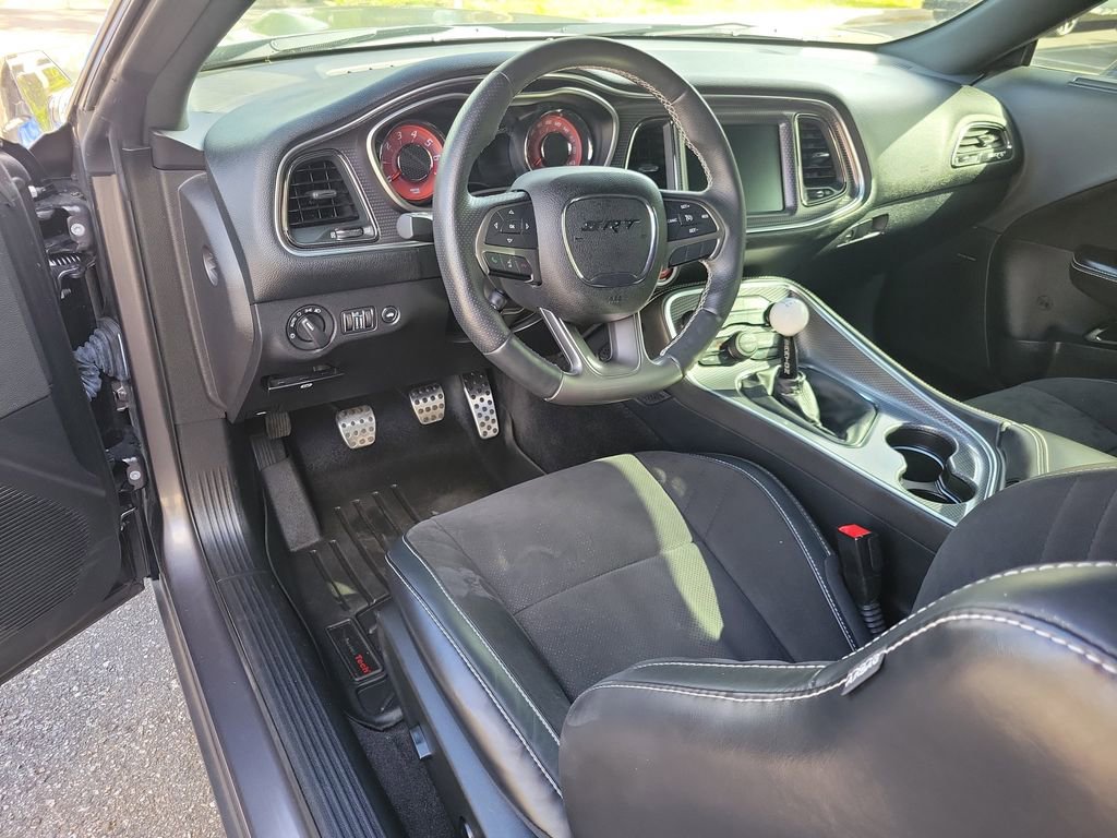 Used 2015 Dodge Challenger SRT Hellcat RWD image 18