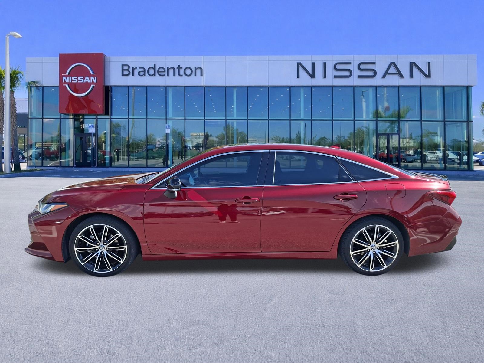 Used 2019 Toyota Avalon Touring FWD image 8