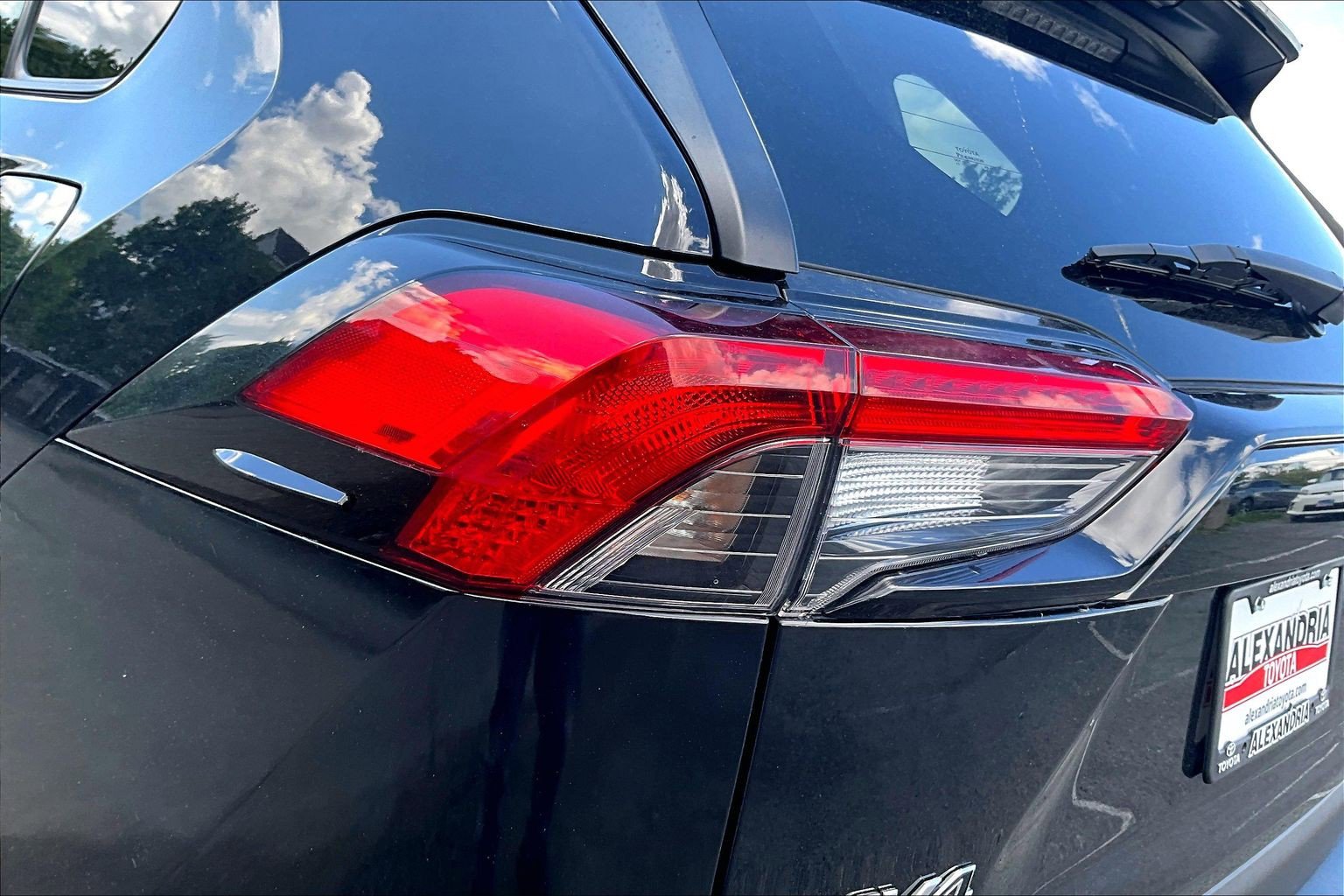 Used 2024 Toyota RAV4 XLE FWD image 27