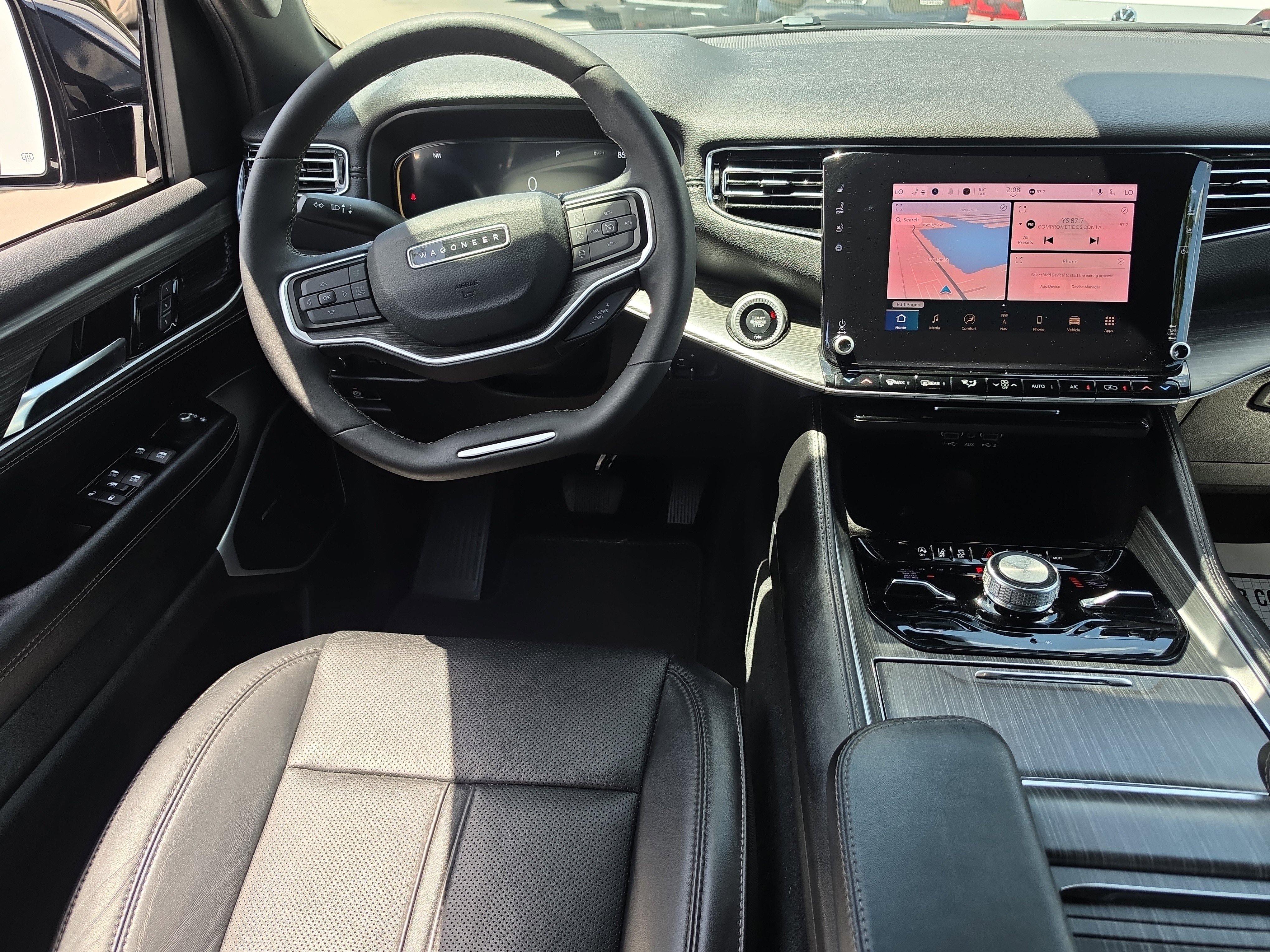 Used 2023 Jeep Wagoneer Series III w/ Preferred Equipment Group image 17