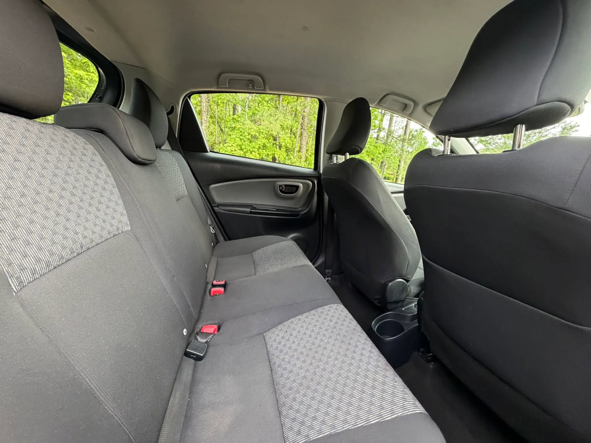 Used 2015 Toyota Yaris L FWD image 20