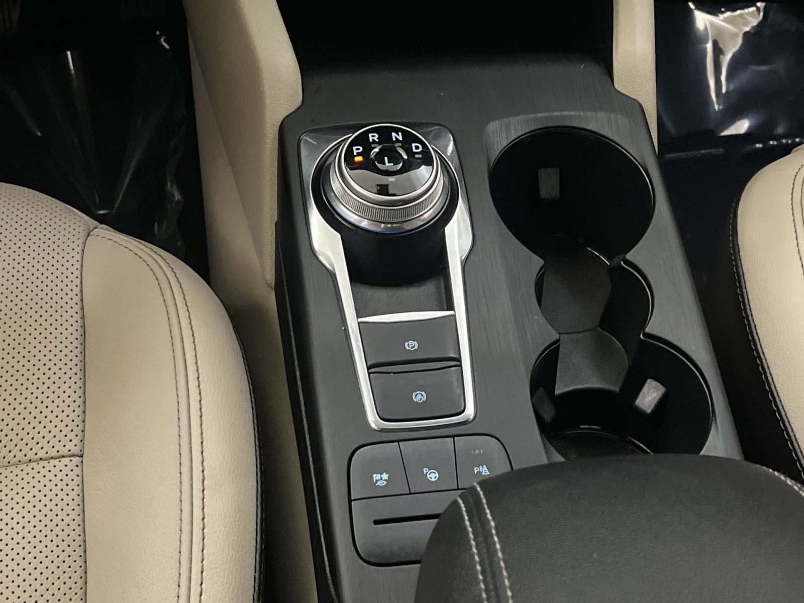 Used 2020 Ford Escape Titanium image 20