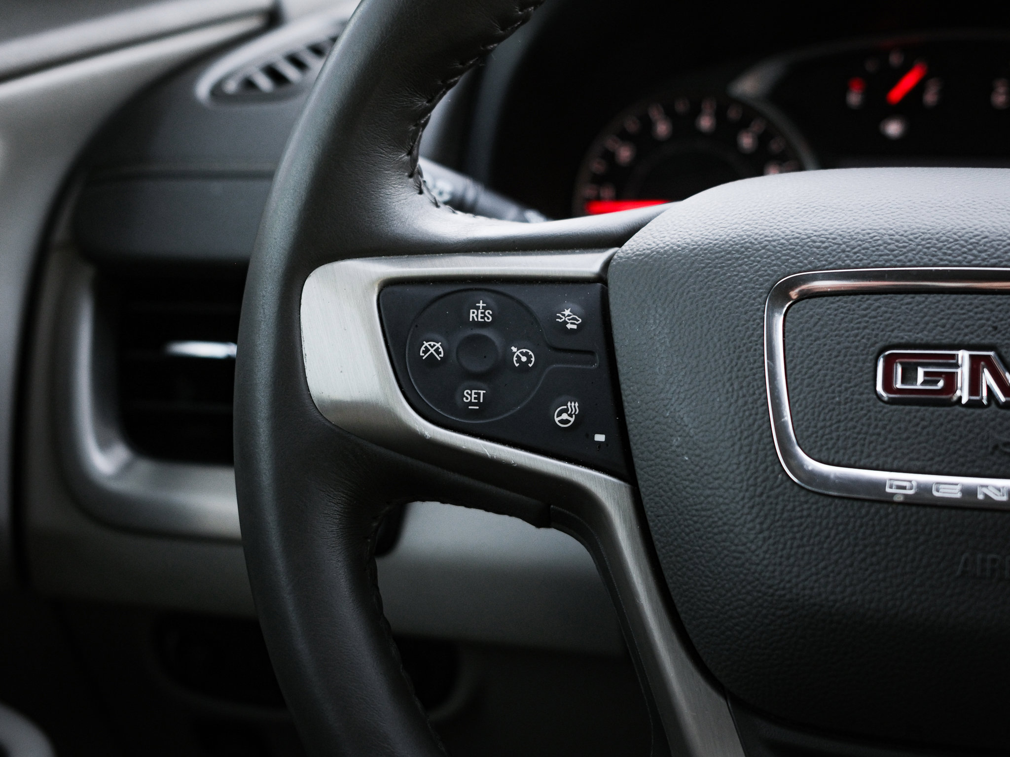 Used 2020 GMC Terrain Denali w/ Denali Premium Package image 16