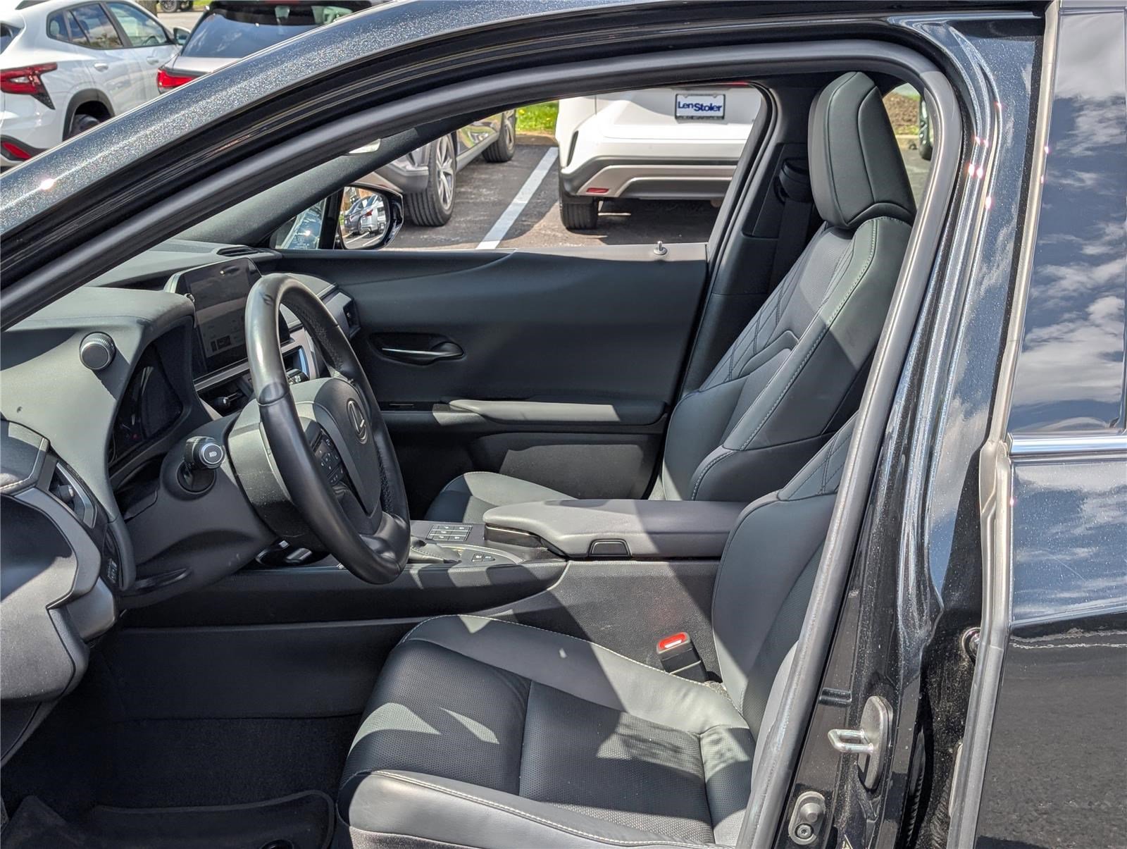 Used 2024 Lexus UX 250h AWD w/ Premium Package image 16