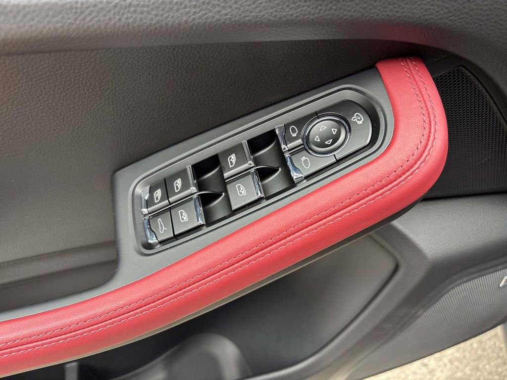 New 2026 Porsche Macan image 25