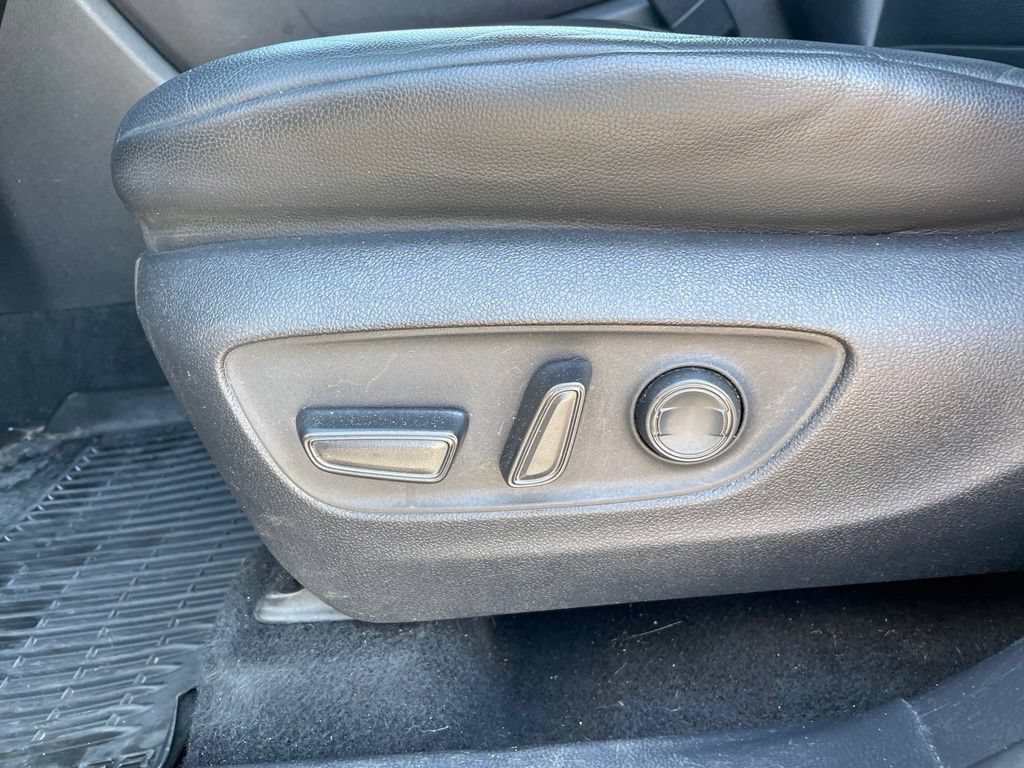Used 2021 Toyota Highlander XLE FWD image 11
