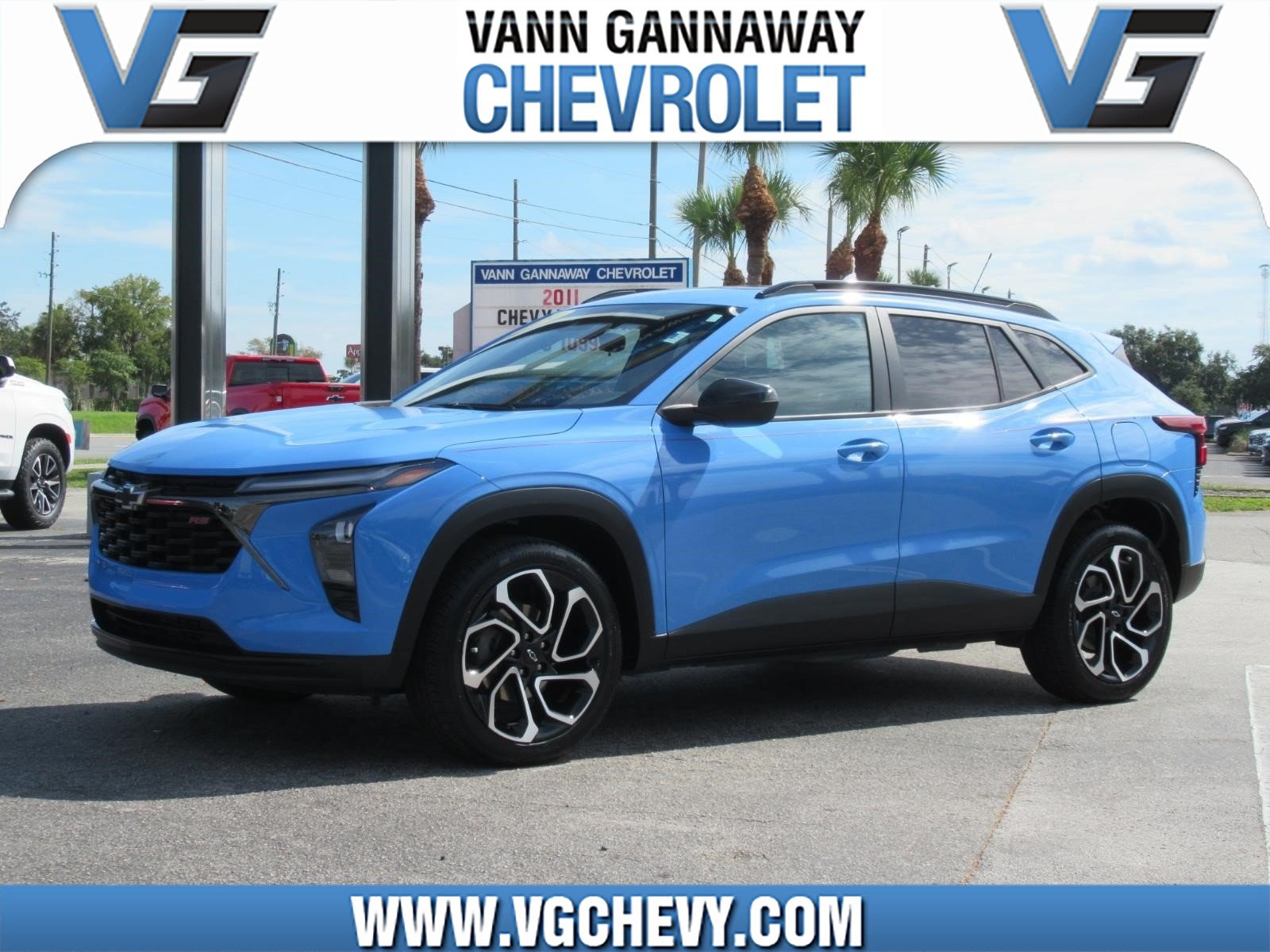 Used 2024 Chevrolet Trax RS w/ Sunroof Package FWD image 1