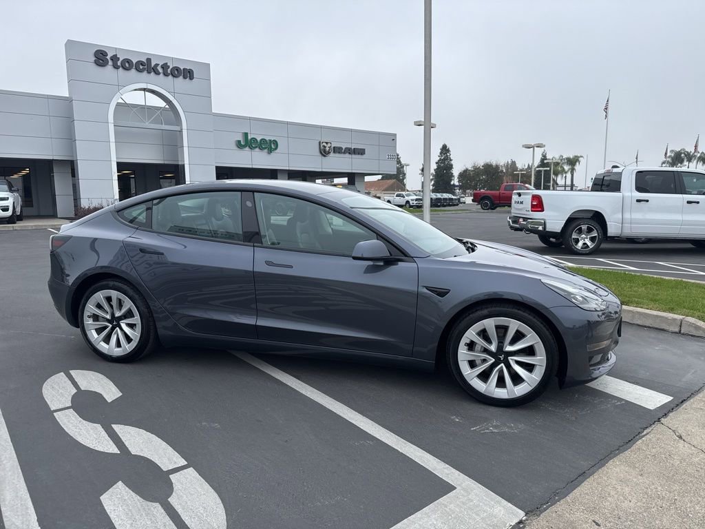 Used 2023 Tesla Model 3 Standard Range image 3